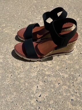 MIA AMORE- wedge heel comfort sandals, Size 8